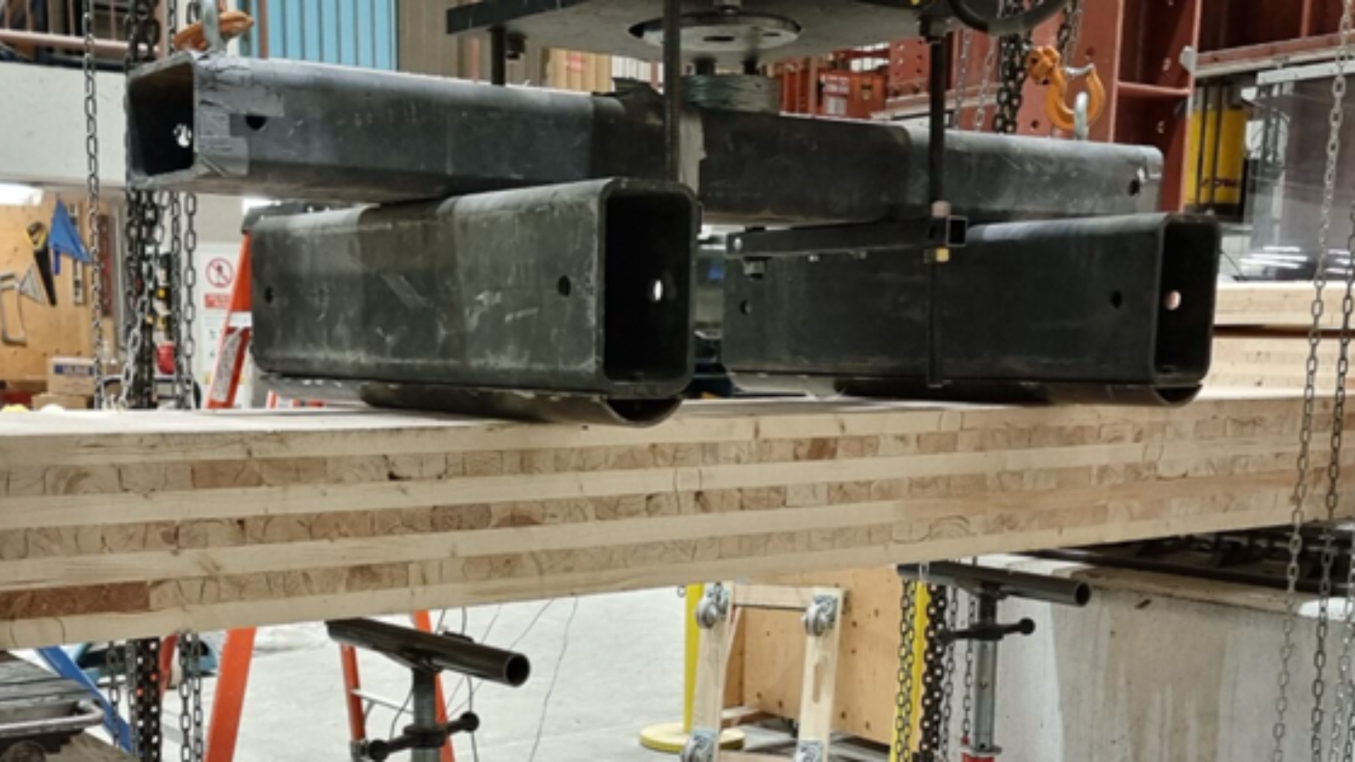 Béton géopolymère et panneaux de bois lamellé-croisé : Vers une construction durable et résiliente au climat